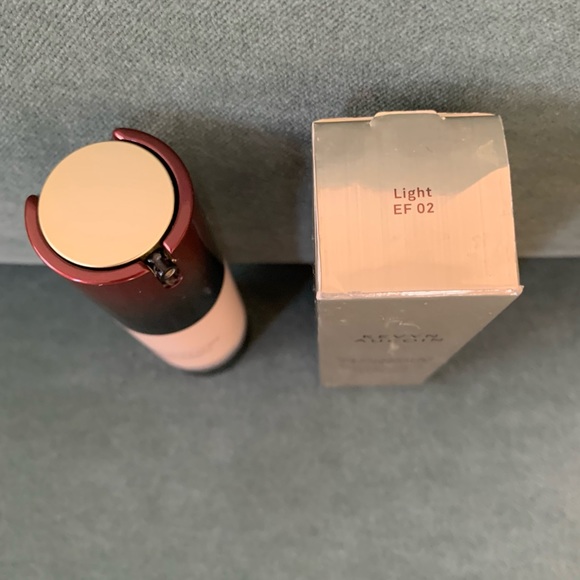 Kevyn Aucoin The Etherealist Skin Illuminating Foundation - Light - Picture 2 of 3